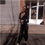 Me defino una chica que ama la asignatura de historia, es decir, a quien de clase se la daría con pasión